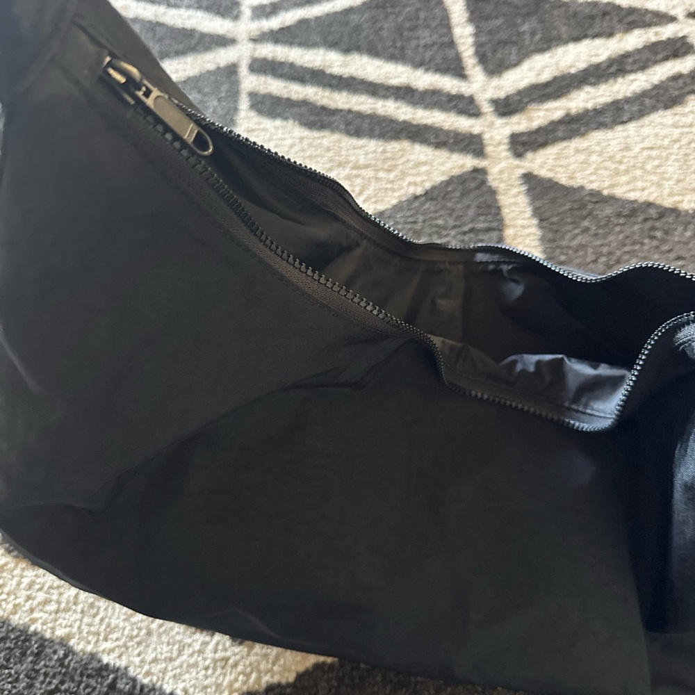 BAGGU Large Nylon Crescent Bag - Picture 8 of 11